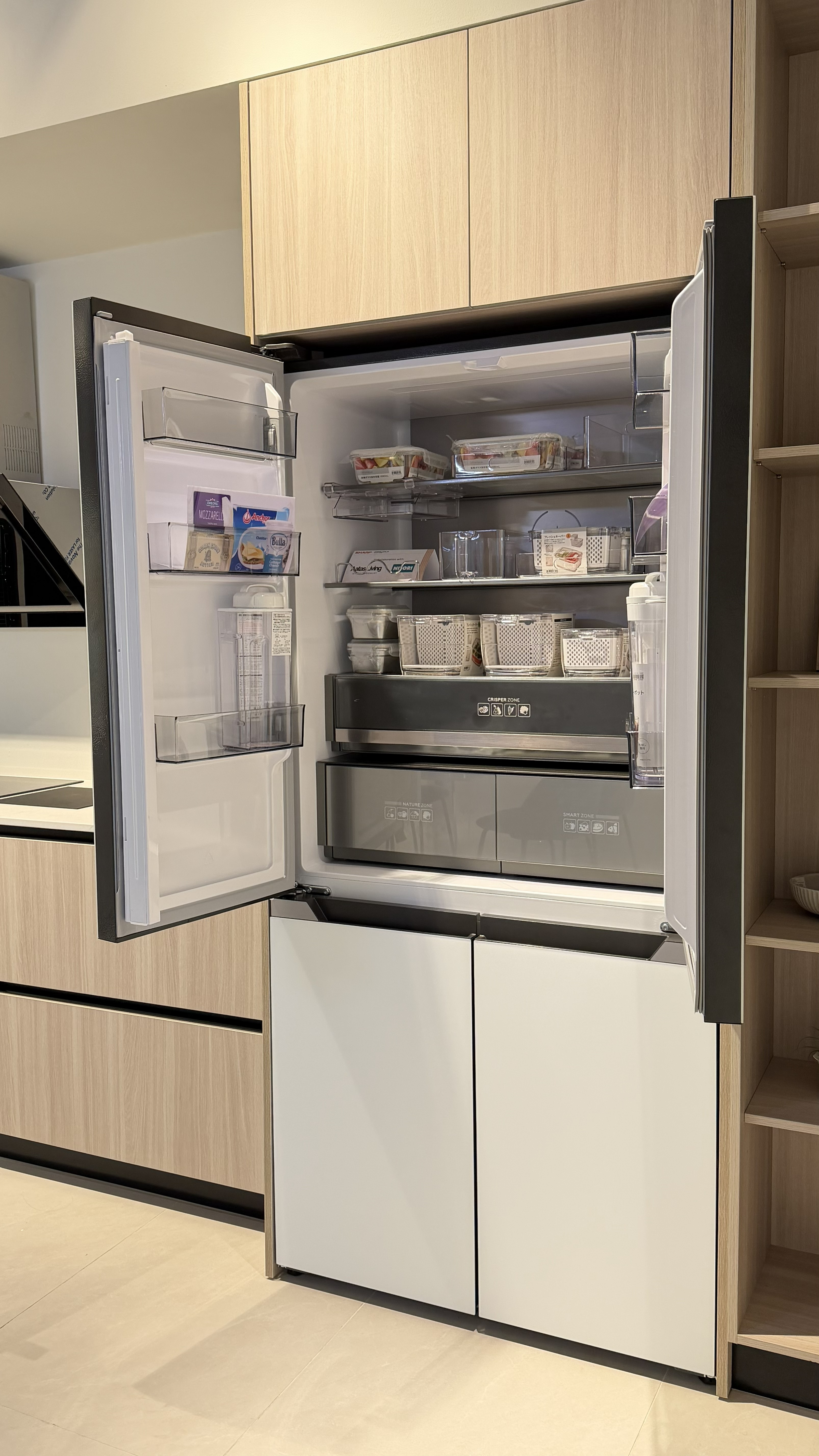 Japanese kitchen refrigerator